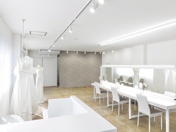 JOIE make studio【ジョワメイクスタジオ】の写真/【四条烏丸駅すぐ/早朝予約可】午前中の挙式も安心。ホテルクオリティの技術で、夜まで崩れない。