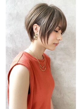 アヴァロン(AVALON) 30,40代にオススメ！立体感くびれショート×イルミナグレージュ