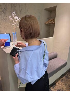 メク(meku) ハイトーンのぷつっとミニボブ