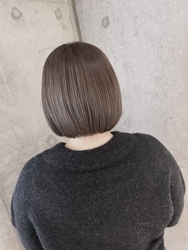 リビンバイアフロート(Livin by afloat) コンパクトボブ シルバーベージュ おおたかの森