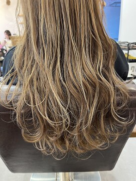 レイリー(LAiLy) ハイライト　グラデーション　アッシュベージュ