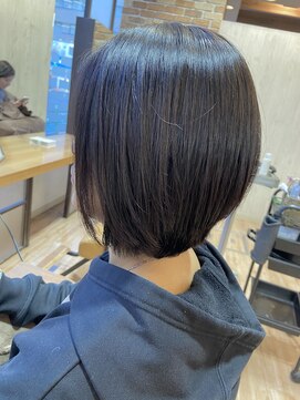 ヴィサージュクルー(VISAGE crew) 前下がりなグラデーションボブ!