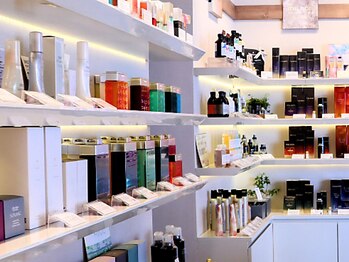 ANSEE BEAUTY STOREの写真/ショップには限られたサロンのみが導入できる契約ブランドを15ブランド以上導入*