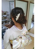 きものサロン すずめ屋 編み込みサイドシニヨン、訪問着を華やかに♪変わり結びで結婚式