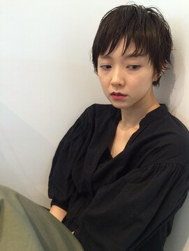 シー(she.) she.のオトナ女子ツヤショートスタイル