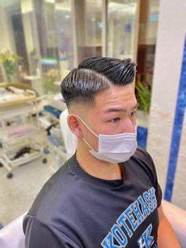 ヘアートーク アイズ(HAIR TALK I's) スキンフェード×七三分け