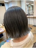すっきりボブにダークグレー