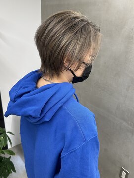 アンバー(UMBER) グレージュ　シャドウルーツ