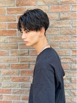 アーリー(Ali'i) ソフトツイストパーマセンターパート束感ツーブロッマッシュ