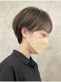 ショートボブカットミルクティーベージュピンクベージュカラー