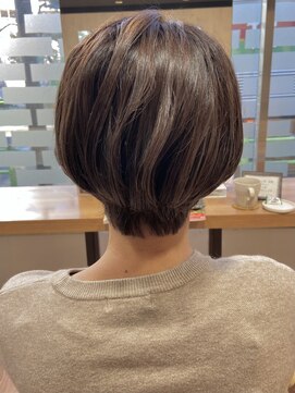 ヴィサージュクルー(VISAGE crew) ハイライトのカラーが効いたショートデザイン！