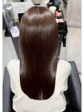 アンダーバーホワイト 天神店(_WHITE) 艶髪/髪質改善/透明感/レイヤーカット