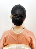 和装に合わせた上品なシニヨン