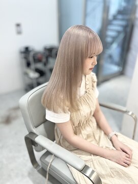 ジーナエス 札幌(Zina S) White milk tea beige