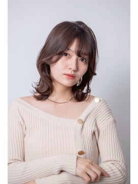 ルフュージュ バイ プロデュース 相模大野店(Refuge by Produce) 外ハネミディアム/ココアブラウン/バタフライカット