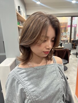 エモー(MoH) 透明感グレージュ／レイヤーボブ／ブリーチ