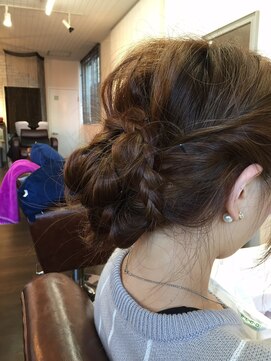 ダブル ヒッチ ヘア(W Hitch hair) 編み込みアレンジヘア