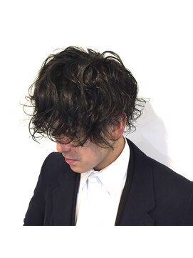 プランクスター(prankster) [prankster]ツーブロックのくしゃくしゃメンズパーマのスタイル