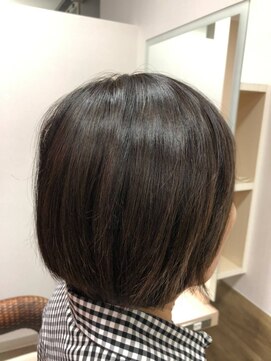 サロンド マキ 落ち着いたグレーカラー