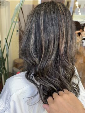 アン(Hair make un) ハイライトカラー【インナーカラー/ダブルカラー/ブリーチ/韓国