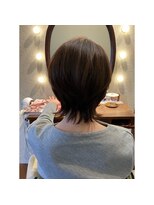 エルサフィロ キタハマ(el zafiro kitahama)&nbsp;20×30×40代×ベイクドカラー×外ハネスタイル×ツヤカラー