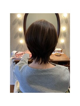 エルサフィロ キタハマ(el zafiro kitahama) 20×30×40代×ベイクドカラー×外ハネスタイル×ツヤカラー