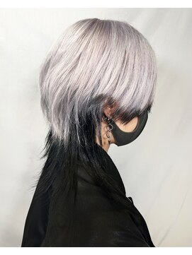 トリットフューアトリット(Hair & Make studio Tritt fur Tritt) white×black ends color