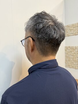 マヤ 小瀬店(MYA) 大人の品格漂うグレイヘア×刈り上げショート