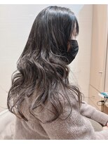 コーエン(cowen)&nbsp;大人フェミニンロング暗め3Dカラー大きめウェーブくびれヘア30代