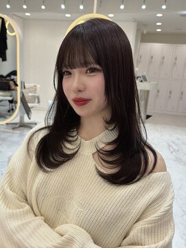 アイユー(ii+U) レイヤー　髪質改善　ロング　韓国風　ゆるふわ　艶カラー