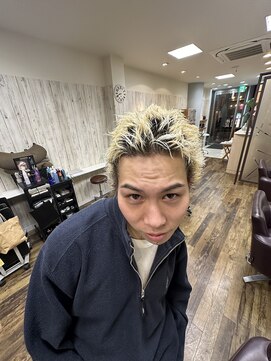ノル(NOL.) 金髪×イージースパイキーパーマ