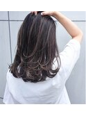 外国人風ミディアム ハイライトグラデ グレージュ　外ハネ