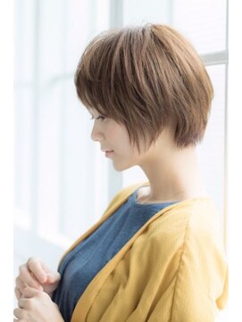 ルーチェ 綱島(Luce) 大人かわいいアッシュカラー小顔クラシカル前下がりモードボブ