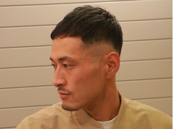 バルベストーキョー(BARBES TOKYO)の写真/できる男が足繁く通うsalon【BARBES TOKYO】BARBER仕込みの刈り込みが得意！