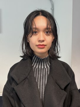 ナループロアツム(Nalu pu loa Tsum) ミディアムウルフ/レイヤースタイル/緩めパーマ/外ハネパーマ