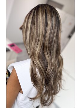 ラビス 浦和(Lovis) 浦和/ホワイトカラー/韓国/シールエクステ/イヤリングカラー