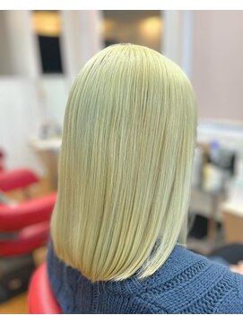 バンファミリージーナヘアー(Vanfamily gina hair) ホワイトブロンド
