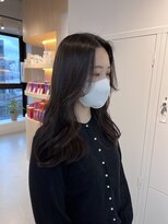 シダ(sida SAIIN) 20代30代シアーグレージュセンターパート顔まわりレイヤー