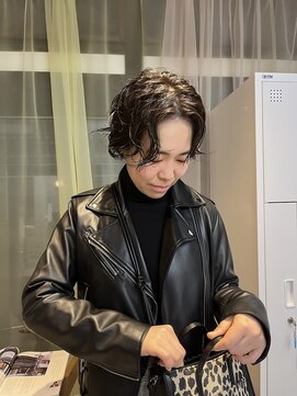 リスタバイスニップ(Lista by snip) センターパート/ニュアンスパーマ/暗めカラー/中崎町