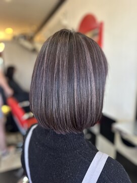 ロック フィールド 黒髪にも立体感プラス。それだけで垢抜けハイライト