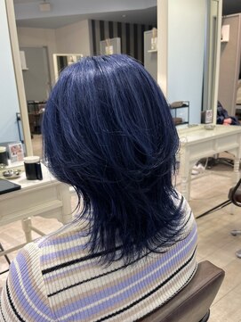 ラヴリア クルメ(LOVERIA KURUME) ウルフボブとネイビーカラー