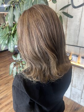 ロイズ ヘアデザイン アンド スパ(LOES) 白髪ぼかしハイライト×ミルクティーブロンド×インナーホワイト