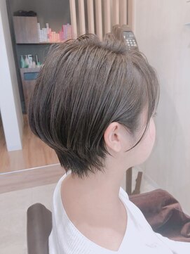 ザシラ(THE SIRA) 耳かけショートボブ