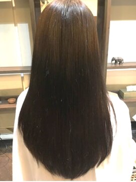 ジャンマンガファナン(Diamma nga fanann) ツヤッツヤでまとまりのあるロングヘア