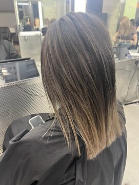 イキ 表参道(iki omotesando) ミディアムヘア/スラッシュ/グレージュカラー/デザインカラー