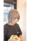 ホワイトグレージュ