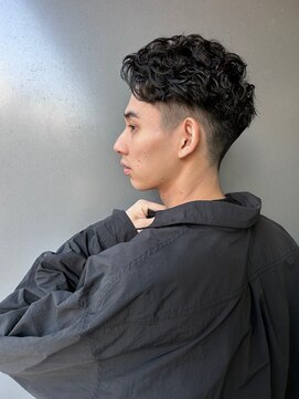 トルネード(TORNADO) フェードカットパーマ 外国人風ワイルドパーマ アップバングS129