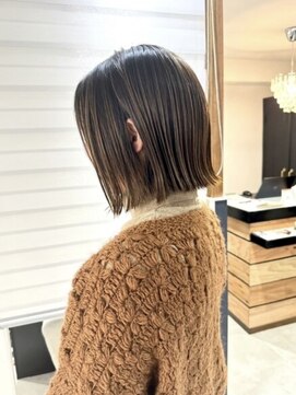 ウタシロイロ(uta shiroiro) 切りっぱなしボブ