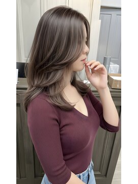 アデル 青山(Adele) 白髪ぼかし×透明感ハイライトカラー