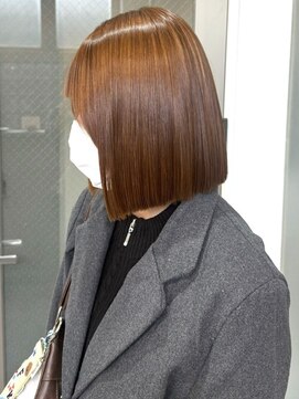 ミツバ(3tuba) ベージュカラー 美髪ストレート 縮毛矯正 切りっぱなしボブ